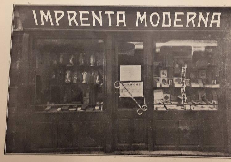 Fachada de la Imprenta Moderna (librería) en la calle Cardiles nº5 1925