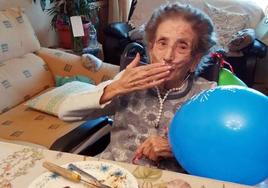 Elidia Rivero durante la celebración de su 104 cumpleaños este mes de enero.