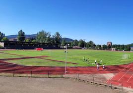 Imágenes de la pista de atletismo de La Robla.