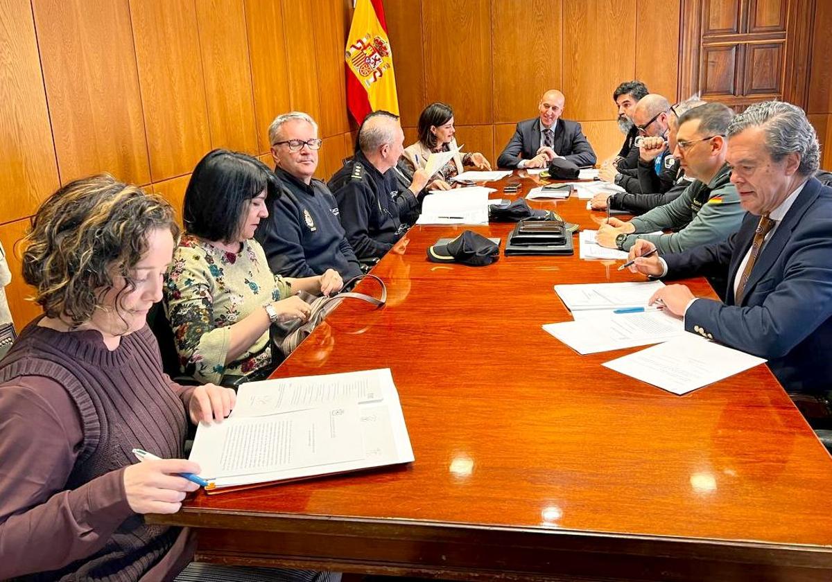 Un instante de la reunión mantenida este lunes en el Ayuntamiento de León.