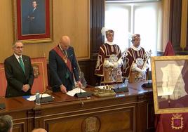 El alcalde de León, José Antonio Diez, preside el acto de entrega de la Medalla de Oro de la Ciudad a la Junta Provincial de la Asociación Española Contra el Cáncer.