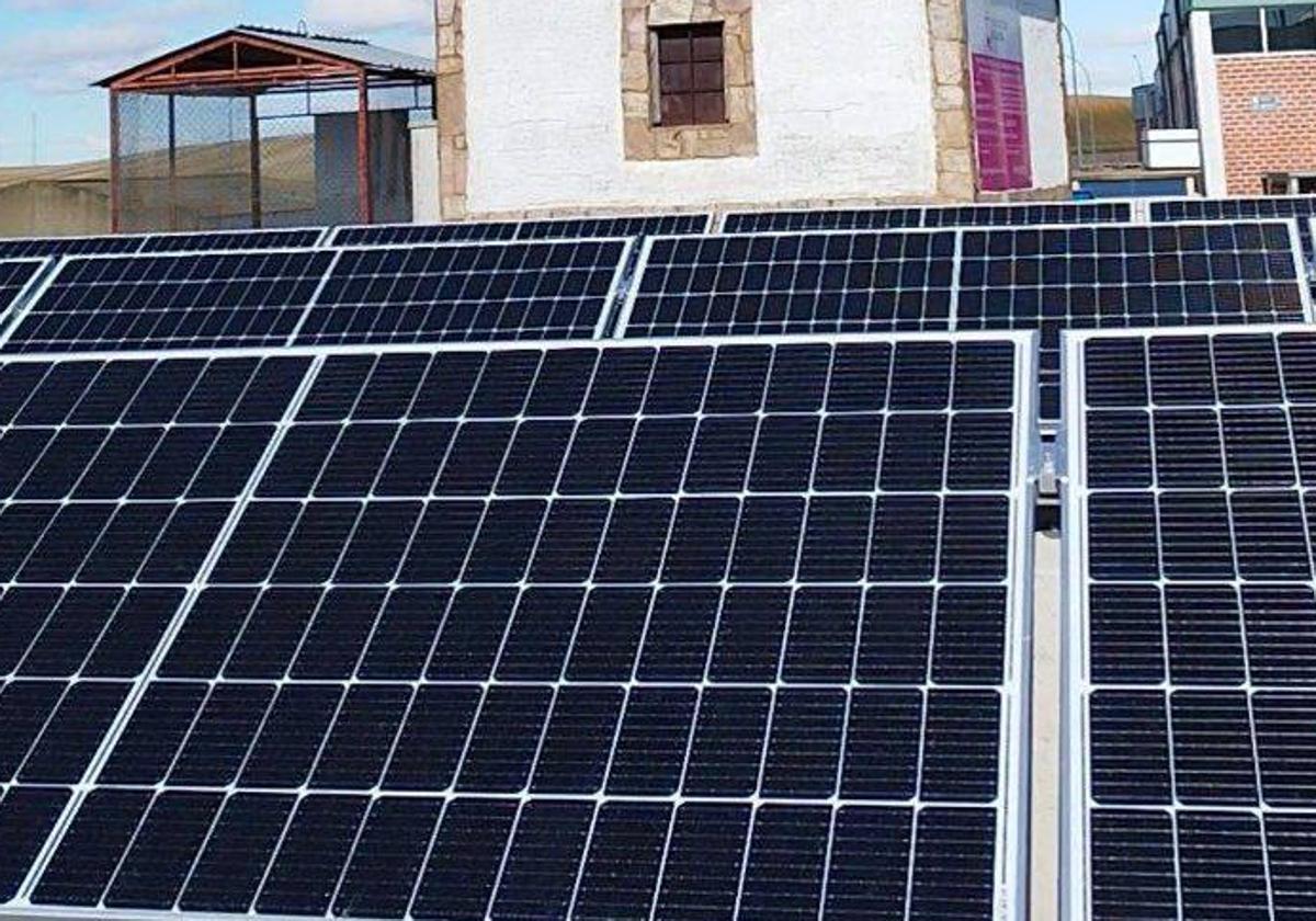 Placas solares ya instaladas en el polígono de Valencia de Don Juan.