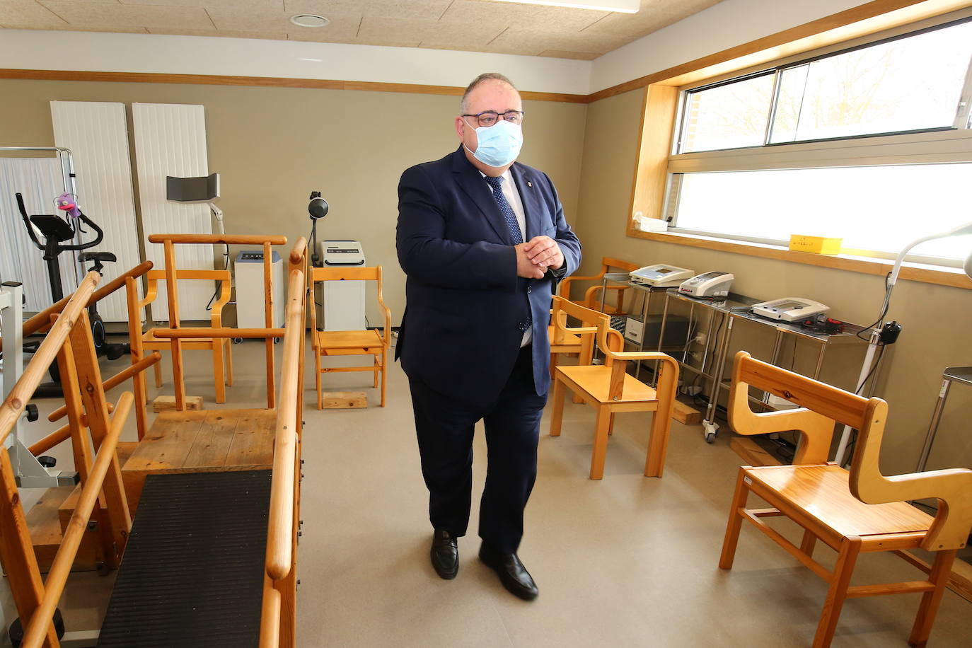 El consejero de Sanidad visita el Centro de Salud de Bembibre