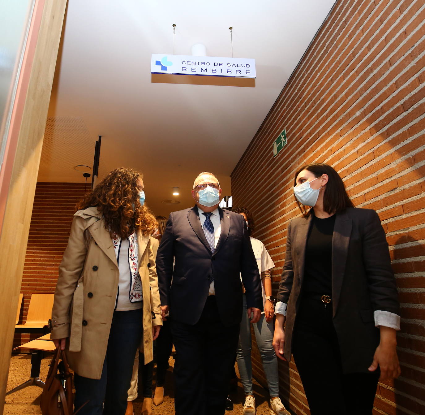 El consejero de Sanidad visita el Centro de Salud de Bembibre