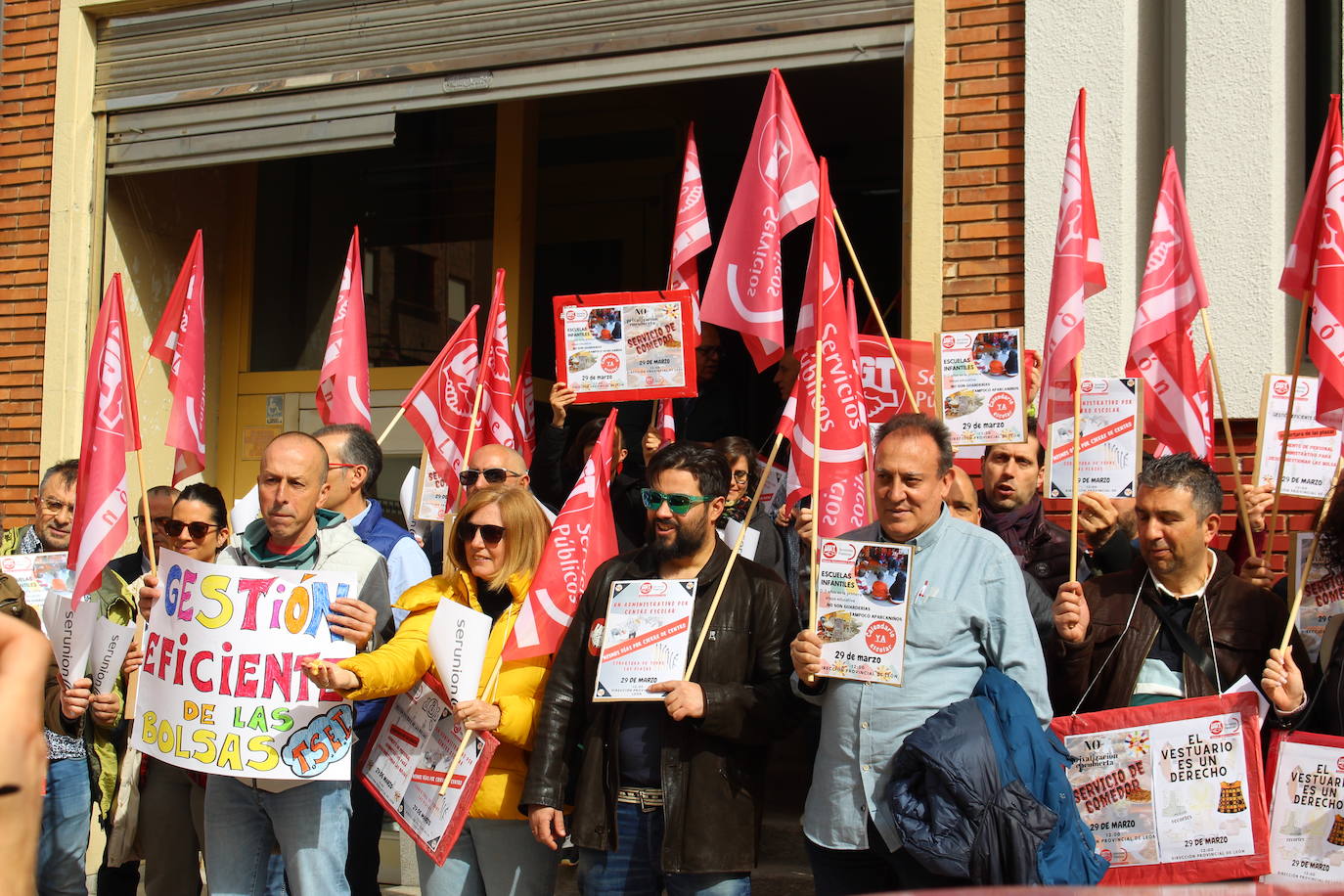 UGT se concentrará frente a la Dirección de Educación «por los derechos» del personal laboral y administrativo de Educación