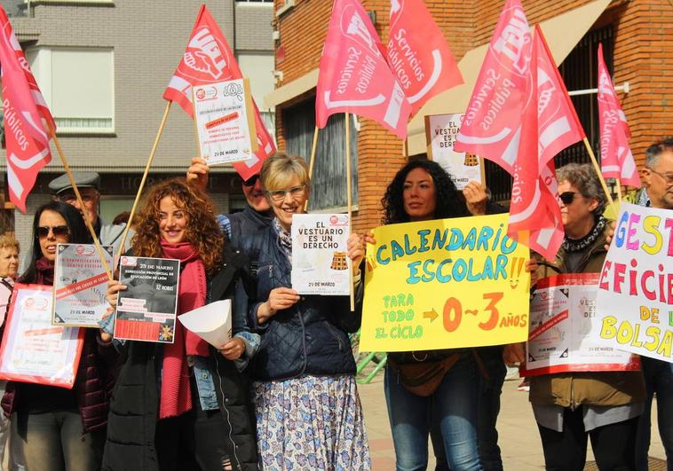 UGT acusa a la administración de «desconocimiento» sobre la gestión de la educación.