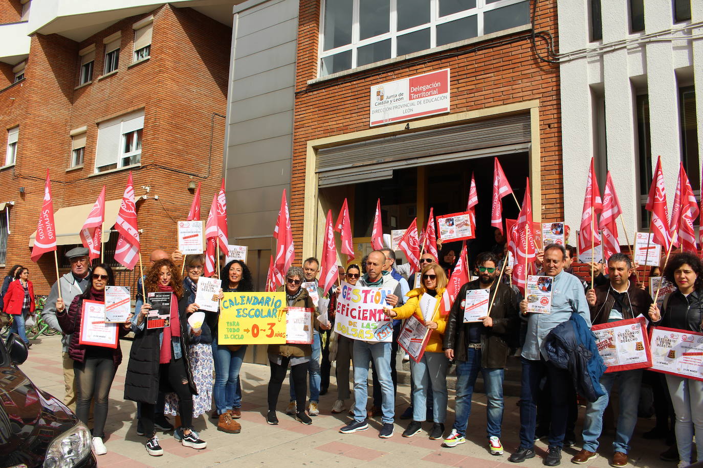 UGT se concentrará frente a la Dirección de Educación «por los derechos» del personal laboral y administrativo de Educación