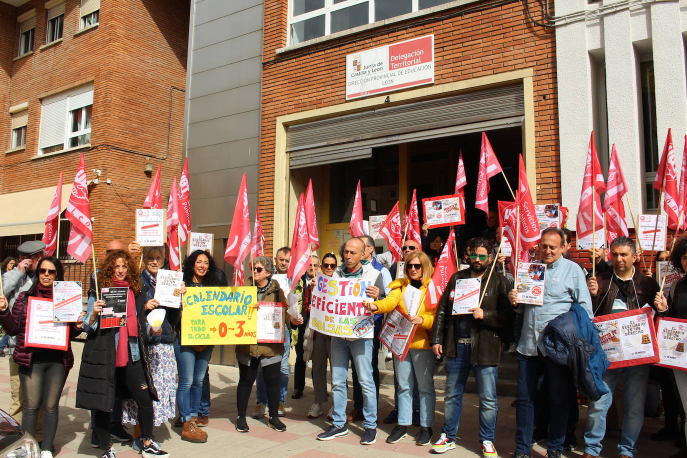 UGT se concentrará frente a la Dirección de Educación «por los derechos» del personal laboral y administrativo de Educación
