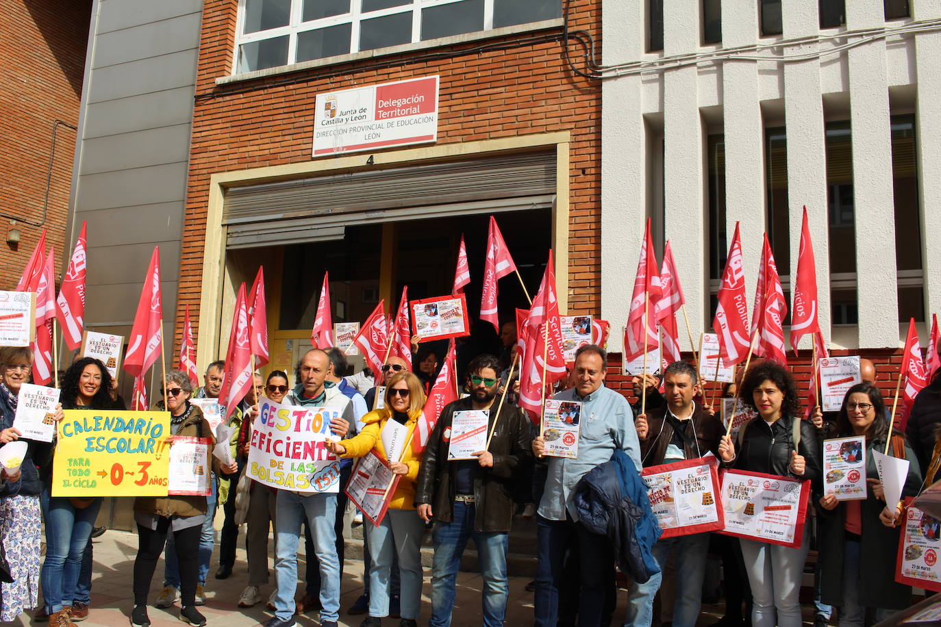 UGT se concentrará frente a la Dirección de Educación «por los derechos» del personal laboral y administrativo de Educación