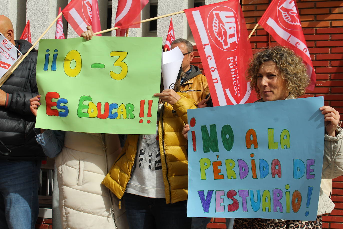 UGT se concentrará frente a la Dirección de Educación «por los derechos» del personal laboral y administrativo de Educación