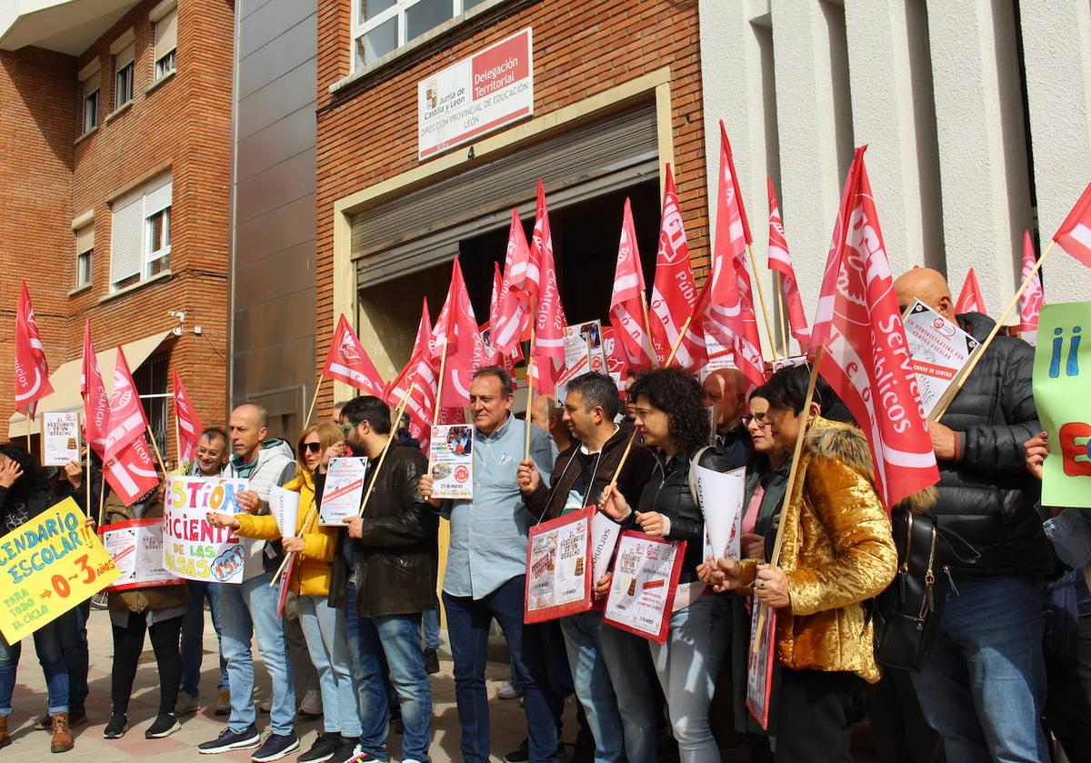 UGT se concentrará frente a la Dirección de Educación «por los derechos» del personal laboral y administrativo de Educación