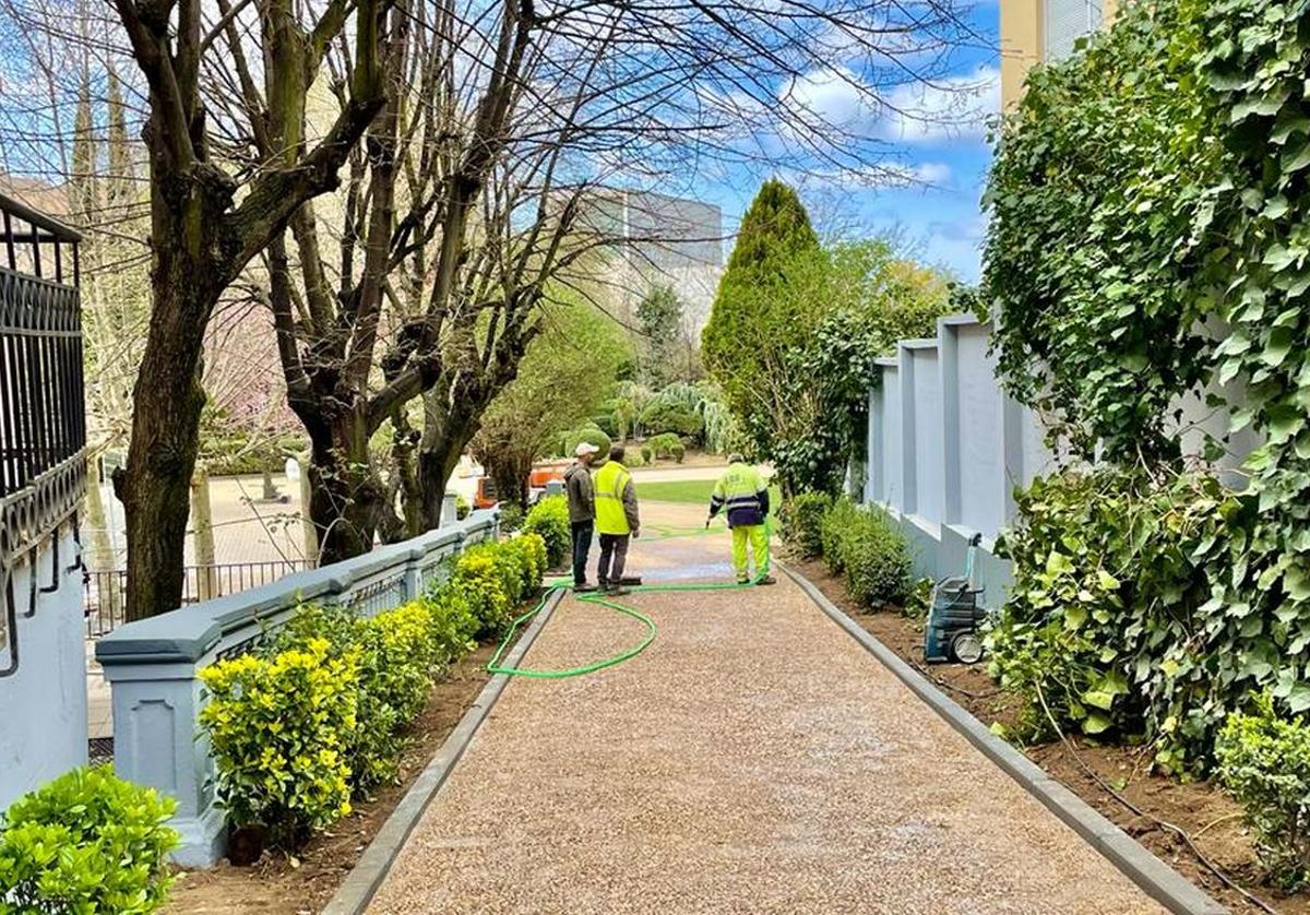 Imagen del remodelado acceso al Parque Juan Morano desde la Avenida Padre Isla en León capital.