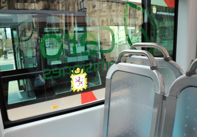 Interior de uno de los autobuses.