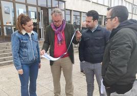 La delegada de la Junta en León, Ester Muñoz, este viernes durante la visita al centro educativo.