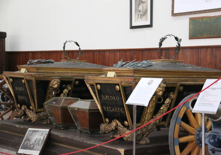 Imágenes de la sala histórica y piezas de artillería retiradas en la Base Militar Conde Gazola.