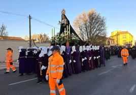 Un instante de la procesión de las Tres Caídas de San Andrés.