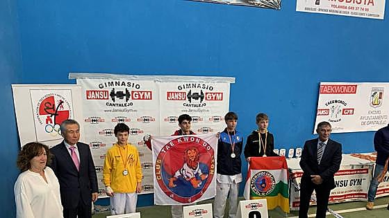Taekwondo León domina con ocho medallas en Plasencia y Cantalejo