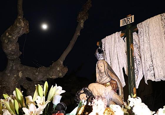La Piedad cerraba el desfile de este Lunes Santo en León capital.