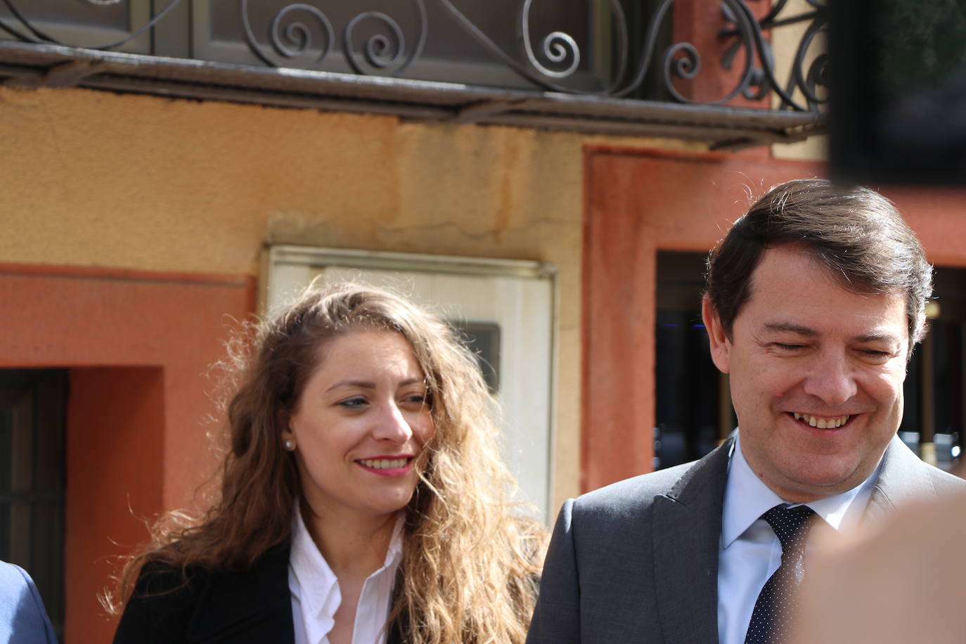 El presidente de la Junta participa en la apertura de la Casa de la Poesía-Fondo Cultural Antonio Colinas de La Bañeza