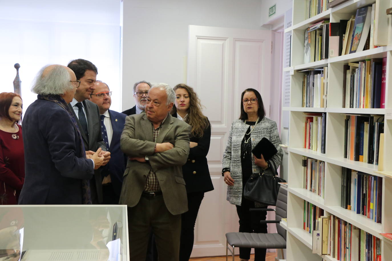 El presidente de la Junta participa en la apertura de la Casa de la Poesía-Fondo Cultural Antonio Colinas de La Bañeza