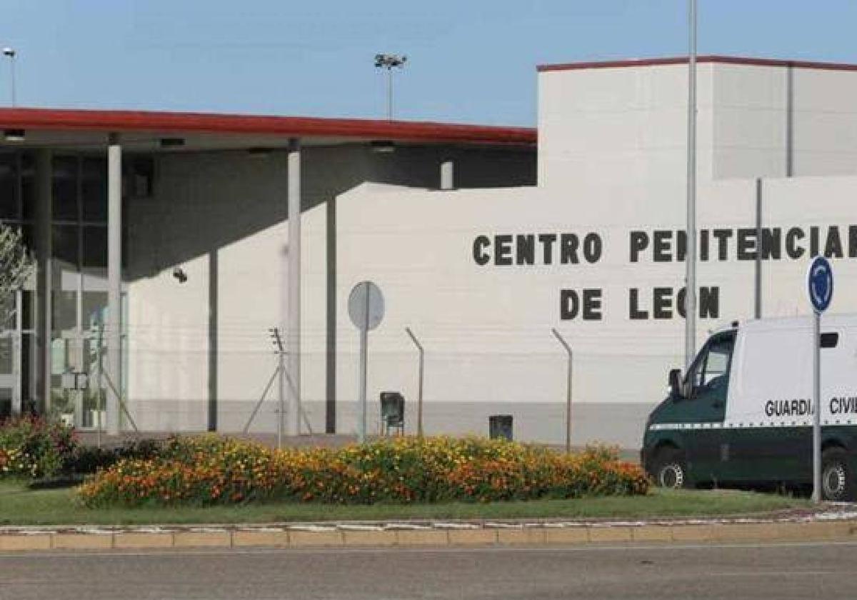 Acaip denuncia la última agresión de un preso a una funcionaria en León.