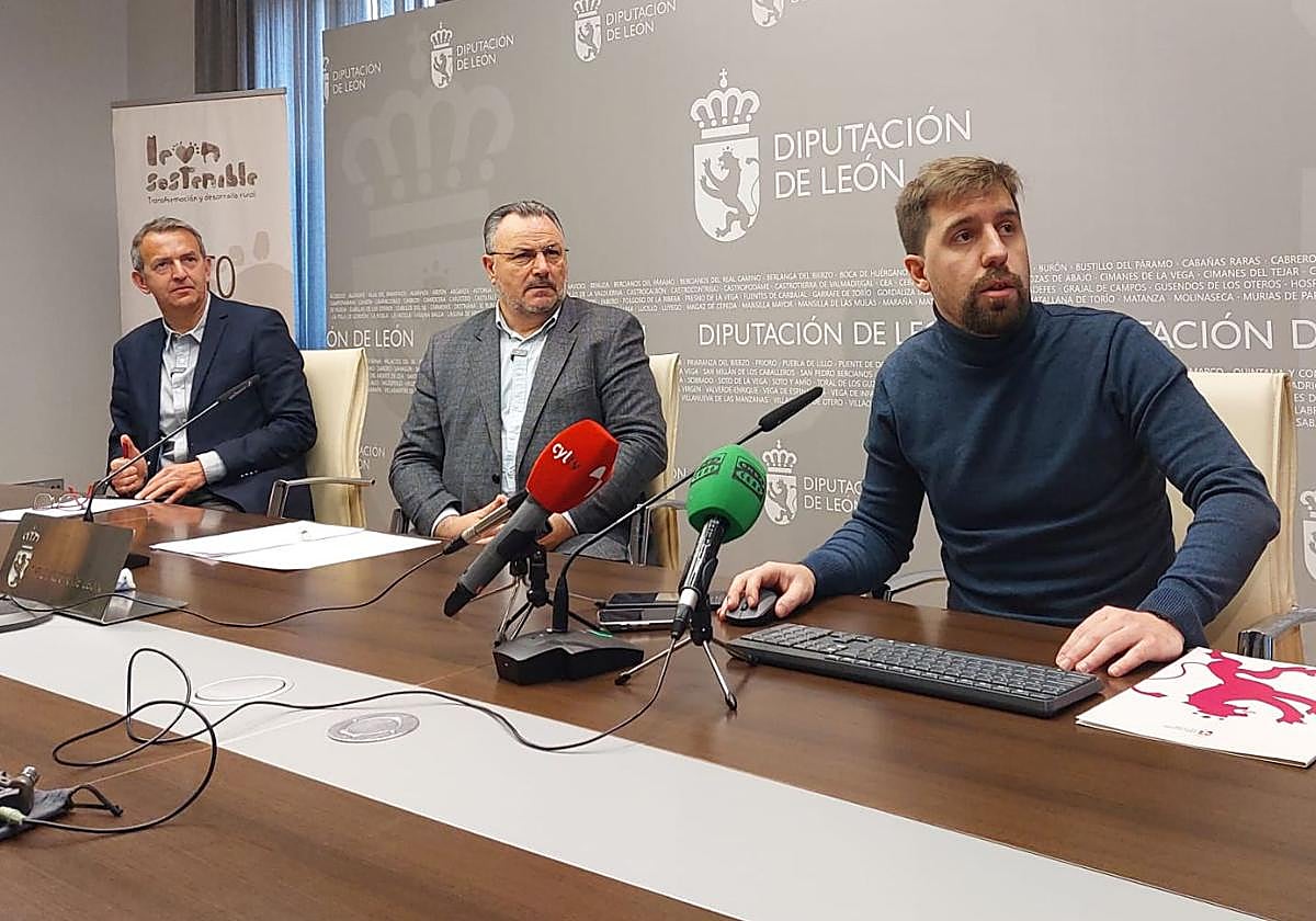 Santiago Dorado, Eduardo Morán y Nacho Barrio, durante la presentación del proyecto este lunes.