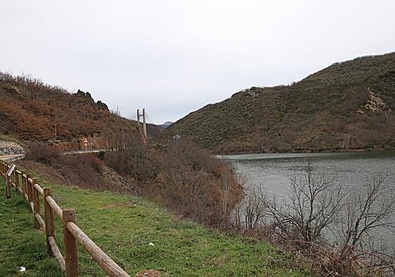 Imágenes del embalse de Barrios de Luna este pasado mes de marzo.