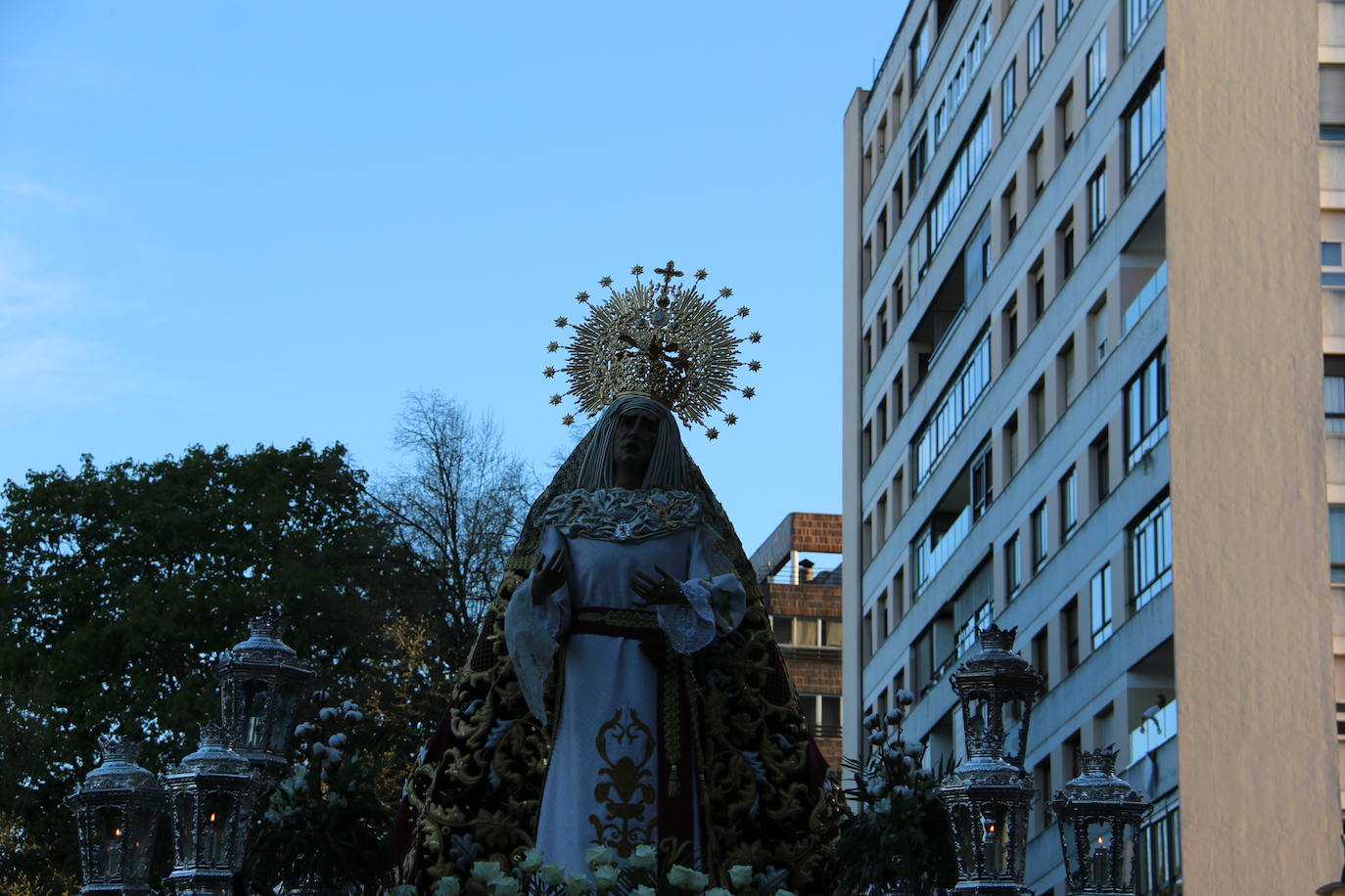 León, mira el dolor de la Madre