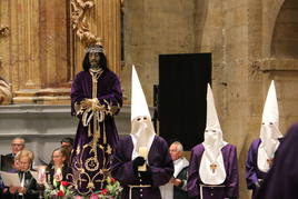 El recogimiento y la fe se hicieron tangibles en la tarde de este Martes Santo en la iglesia leonesa de San Francisco