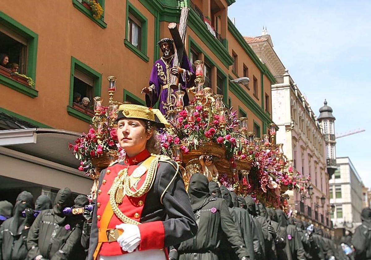 La Guardia Civil participa en las procesiones de la provincia.