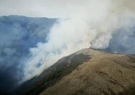 Imagen del fuego intencionado en la Cabrera.