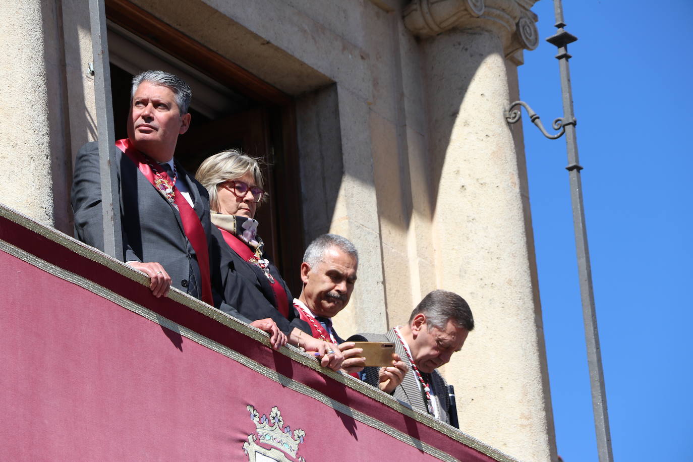 León escucha el pregón de las Siete Palabras