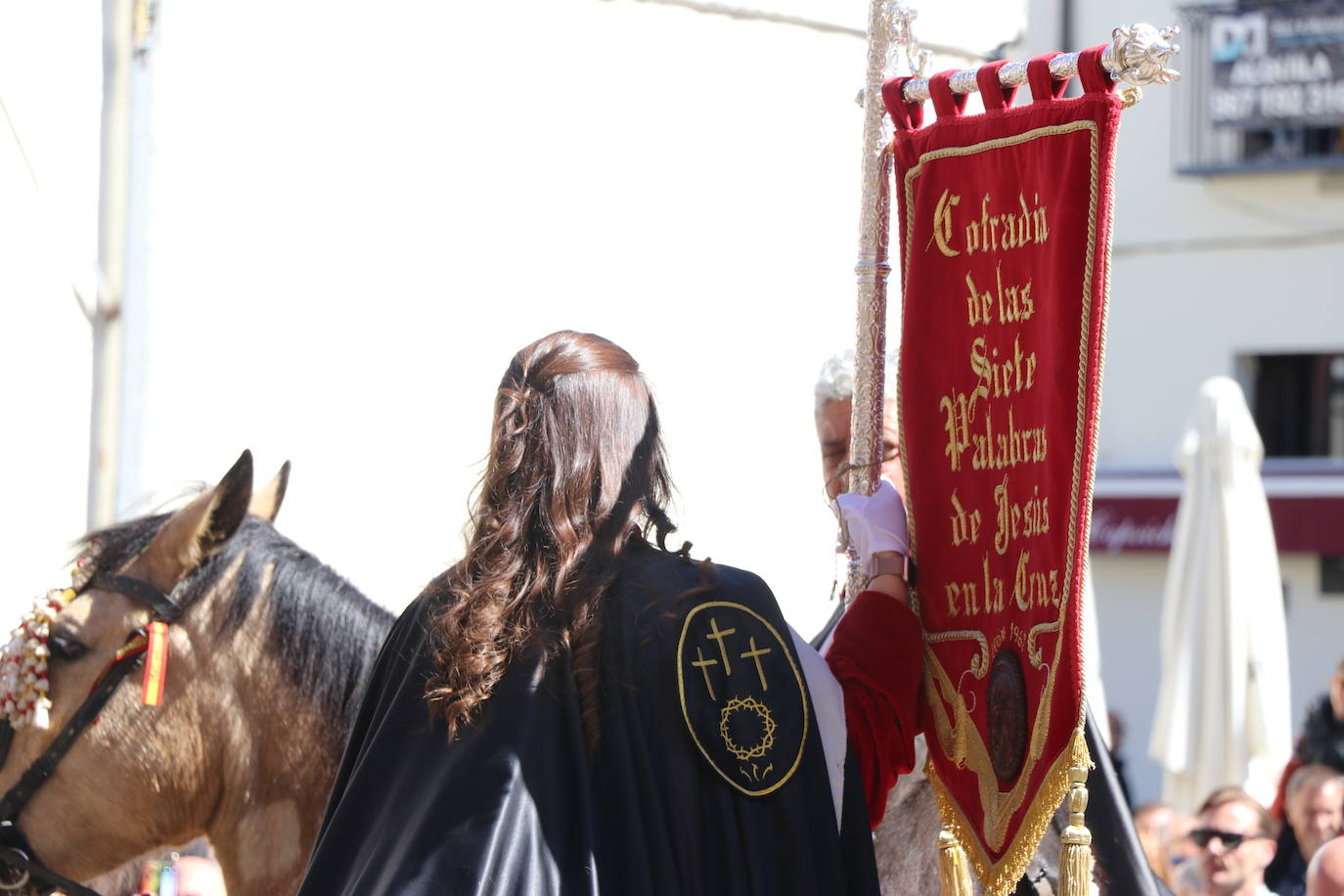 León escucha el pregón de las Siete Palabras