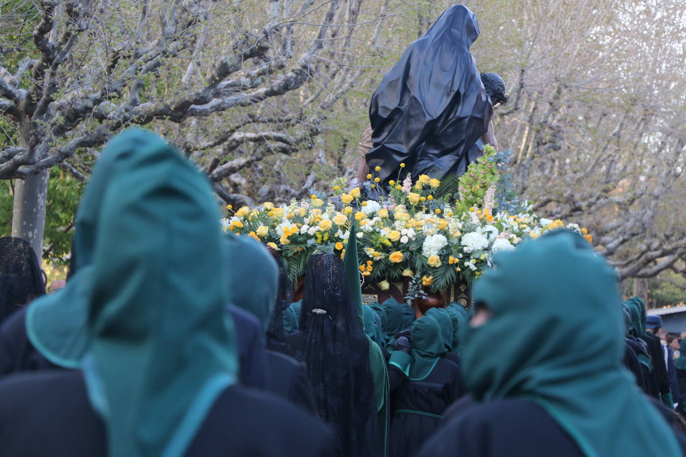 Procesión de María al Pie de la Cruz