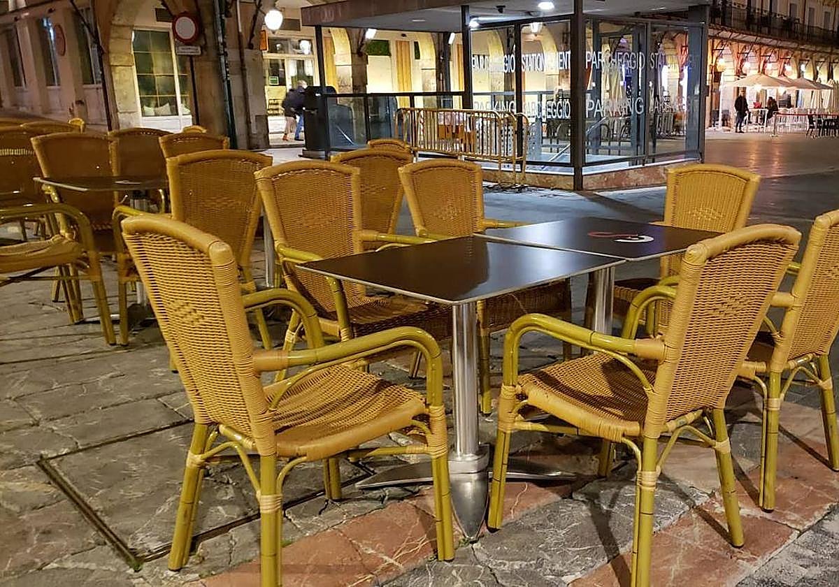 Una de las terrazas de la Plaza Mayor de León