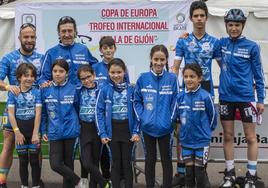 Integrantes del club Patinaje Villaquilambre en el Trofeo Internacional 'Villa de Gijón'.