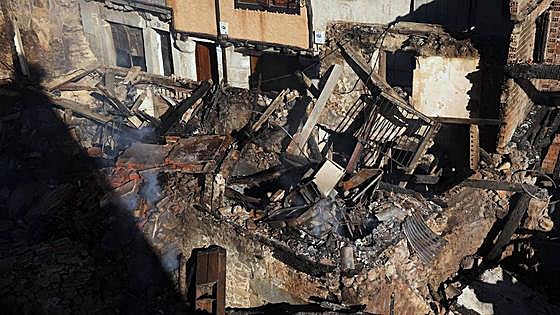 Extinguido el incendio originado en La Alberca que afectó a nueve viviendas