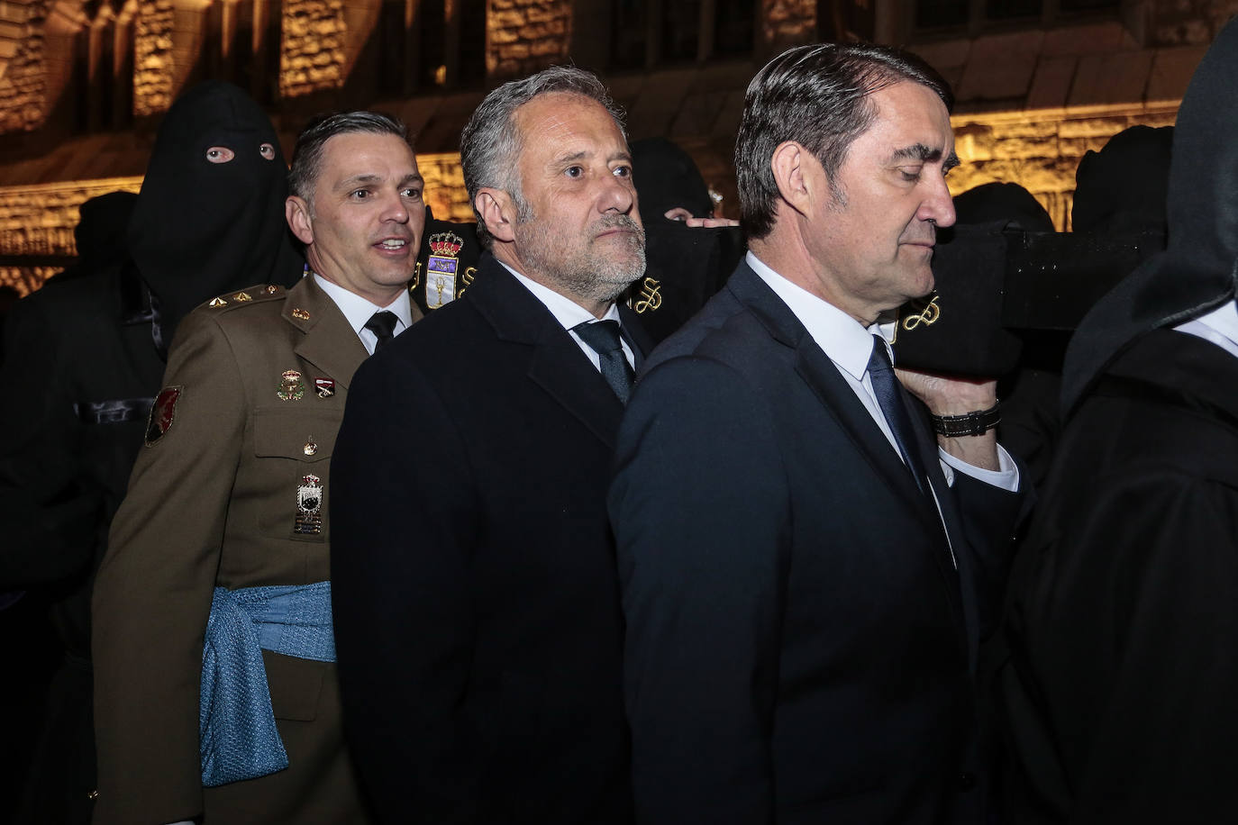 Procesión del Santo Entierro de León bajo la mirada de Campillo