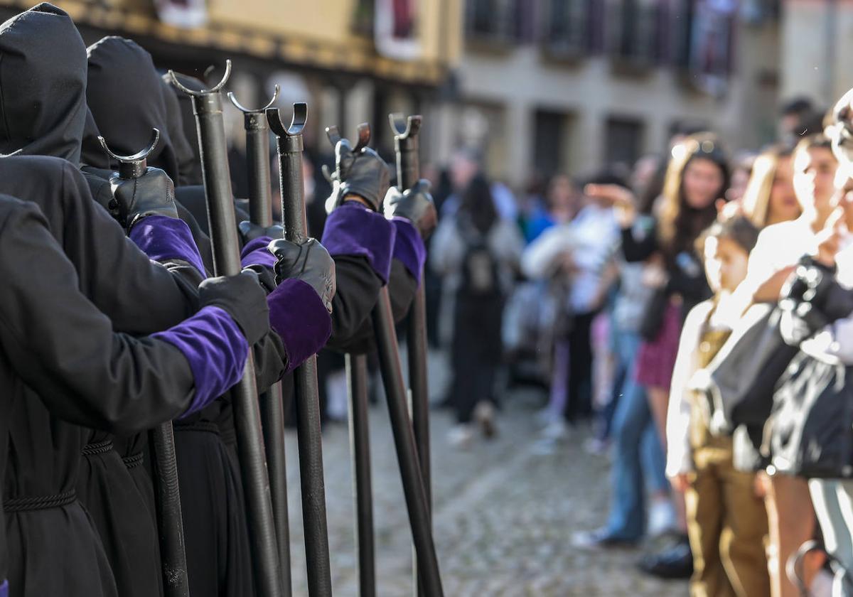 Procesión del Santo Entierro de León bajo la mirada de Campillo