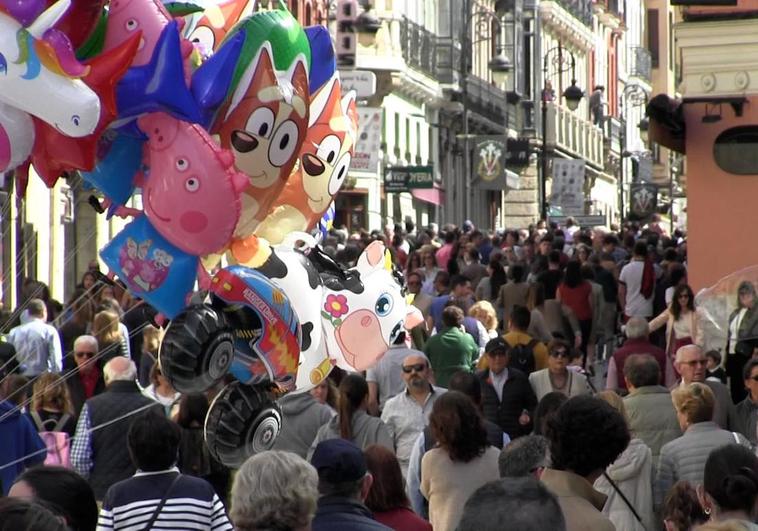 Imagen de la Calle Ancha llena de gente esta Semana Santa