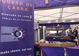 Mercado artesanal situado en la calle Pilotos Regueral