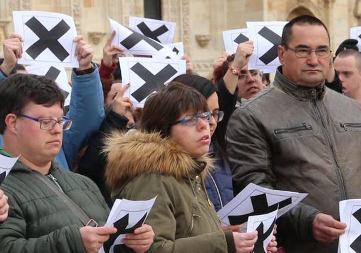 Casi uno de cada tres castellanos y leoneses no marca las casillas de fines sociales en la declaración de la renta.