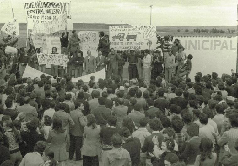 La sociedad de Valencia de Don Juan salió a la calle contra el proyecto franquista de construir una central nuclear junto a la localidad.