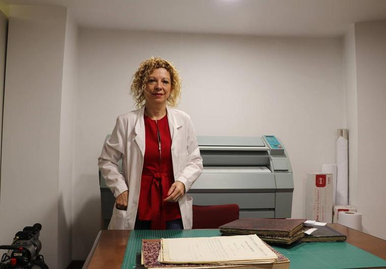 Eva Merino es la archivera provincial que guarda los documentos de la II República.