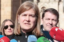 Margarita Torres, junto a Alfonso Fernández Mañueco y Ester Muñoz, en la presentación de su candidatura en León capital.