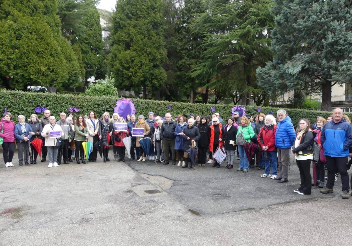 Concentración en apoyo a Raquel Díaz en Villablino