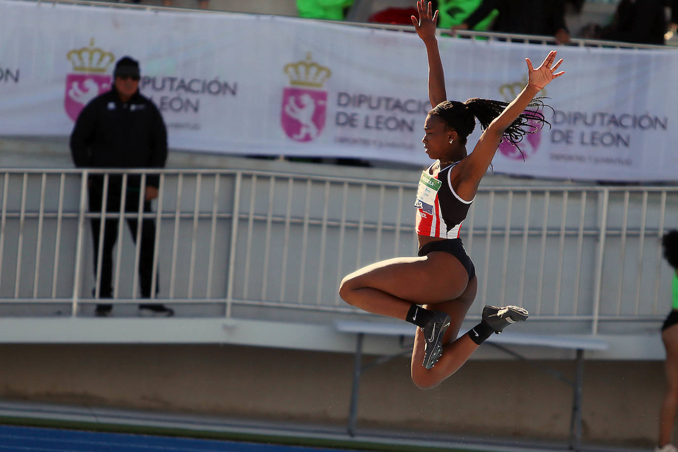 Inauguración en competición oficial de las nuevas pistas de Atletismo de la ULE