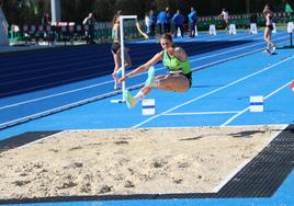 Primera jornada de la Liga Iberdrola de División de Honor Femenina en las pistas de atletismo de la ULE.