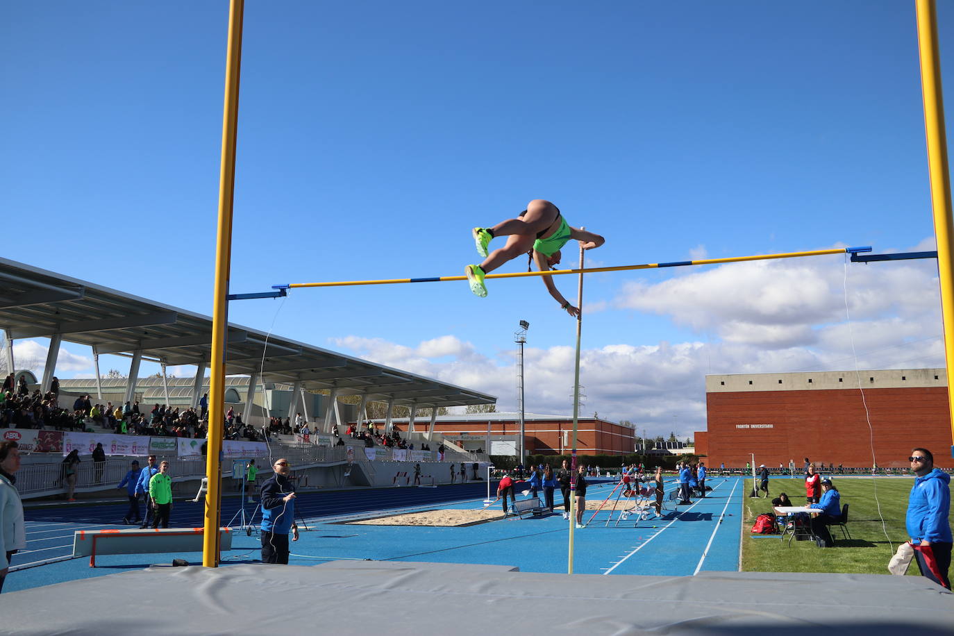 Inauguración en competición oficial de las nuevas pistas de Atletismo de la ULE