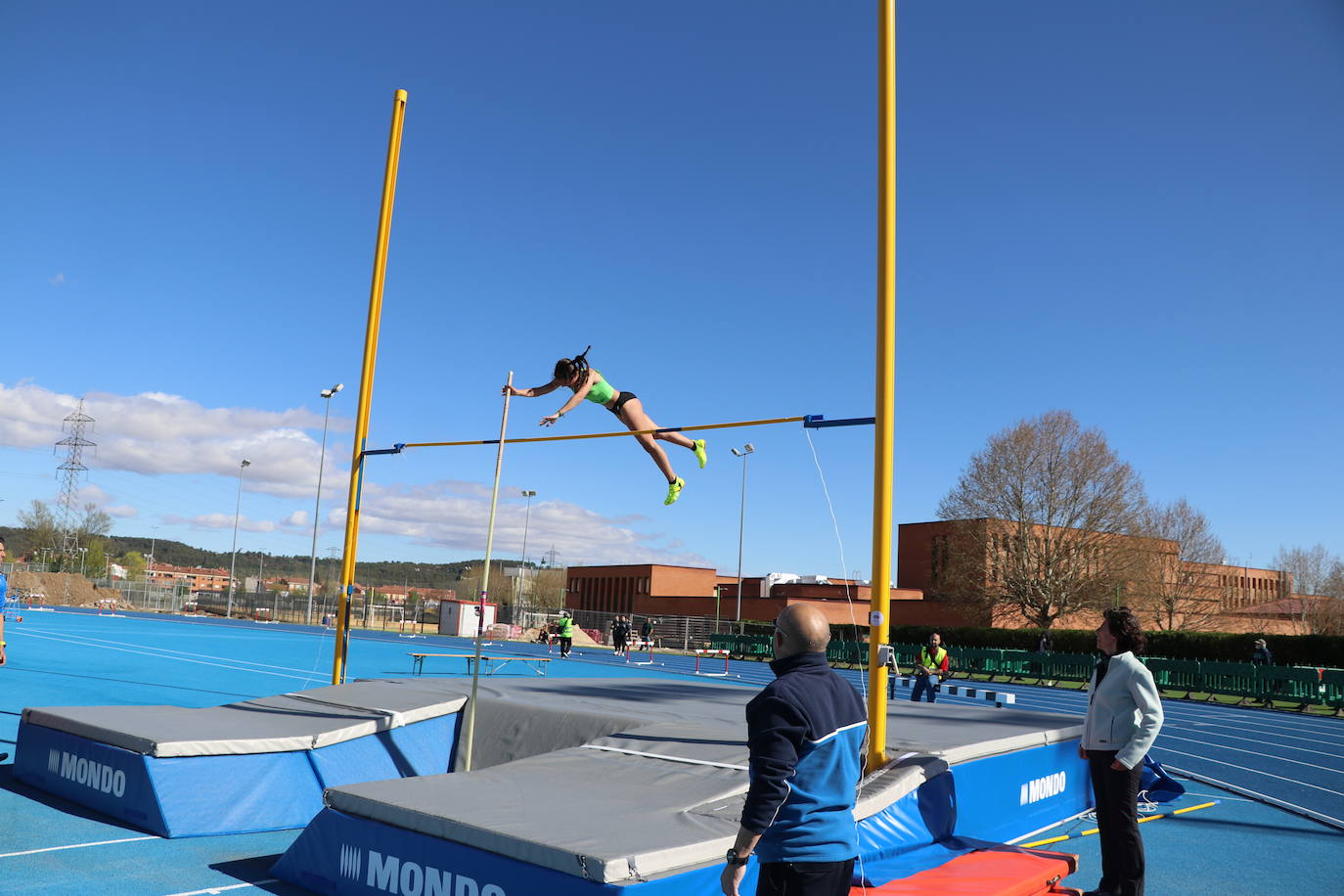 Inauguración en competición oficial de las nuevas pistas de Atletismo de la ULE